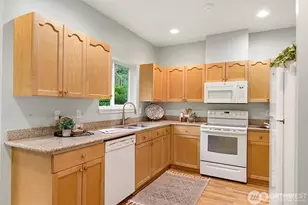 9403 176th Pl NE, Redmond, WA 98052 - Photo 10