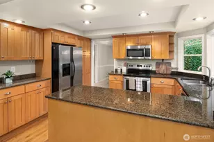 13265 SE 55th Pl, Bellevue, WA 98006 - Photo 8