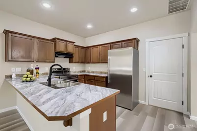 367 Graham Avenue NE, Renton, WA 98059 - Photo 6