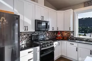 18180 Freedom Ln, Mount Vernon, WA 98274 - Photo 10