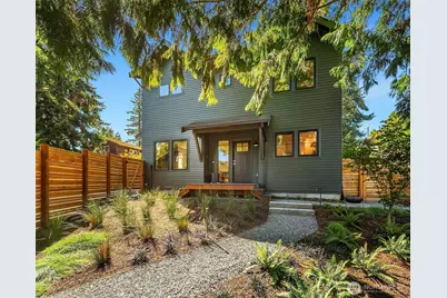 10421 41st Avenue SW #B, Seattle, WA 98146 - Photo 2