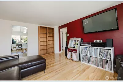 1126 Evans Avenue W, Bremerton, WA 98312 - Photo 8