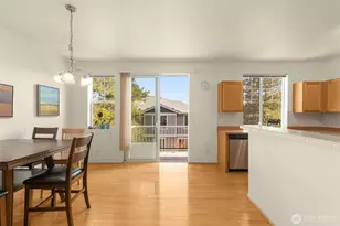 6895 Holly Park Dr S, Seattle, WA 98118 - Photo 12