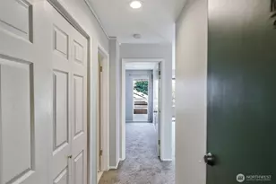 952 100th Ave NE, Bellevue, WA 98004 - Photo 10