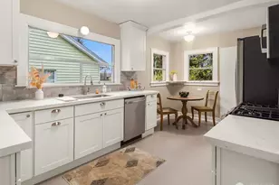 6813 17th Ave NE, Seattle, WA 98115 - Photo 12