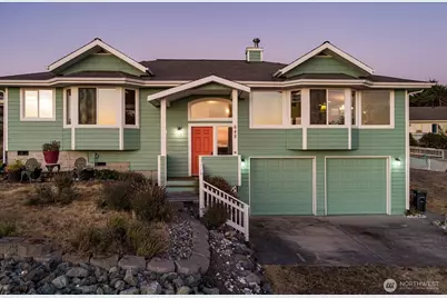 648 Hacienda Drive, Coupeville, WA 98239 - Photo 2