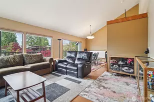 18805 SE 42nd St, Issaquah, WA 98027 - Photo 6