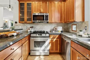 2641 E Valley St, Seattle, WA 98112 - Photo 16