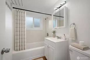 3300 NE 7th Pl, Renton, WA 98056 - Photo 4