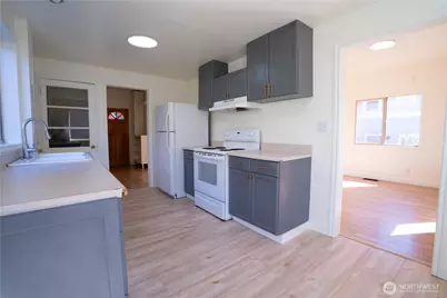 1707 22nd Avenue S, Seattle, WA 98118 - Photo 8