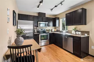 2042 Franklin Ave E, Seattle, WA 98102 - Photo 10