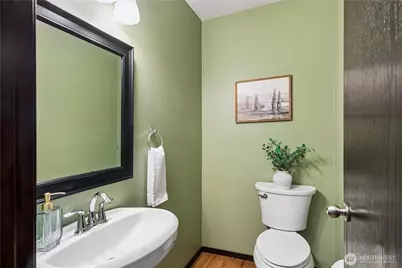 2042 Franklin Avenue E #A, Seattle, WA 98102 - Photo 12