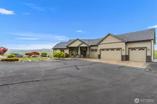 125 E Mountain Brook Ln, Wenatchee, WA 98801 - Photo 2