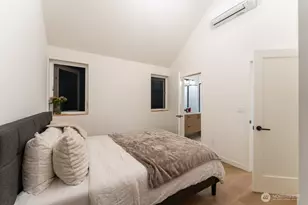 10350 Wallingford Ave N, Seattle, WA 98133 - Photo 12