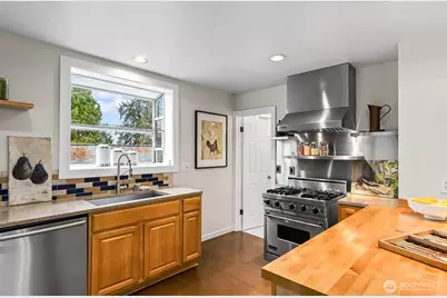 2620 E Roy Street, Seattle, WA 98112 - Photo 8