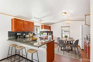 15268 Maple Dr, Renton, WA 98058 - Photo 6