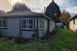 3327 Pennsylvania St, Longview, WA 98632 - Photo 2