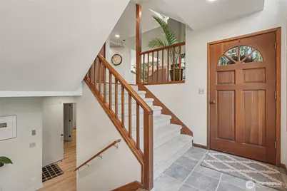 25028 SE Mirrormont Blvd, Issaquah, WA 98027 - Photo 2