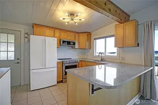 804 Sandstone Ln, Camano Island, WA 98282 - Photo 8