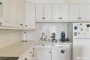 2354 E Yale Ave, Seattle, WA 98102 - Photo 16