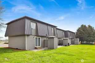 211 Maple St, Lynden, WA 98264 - Photo 2