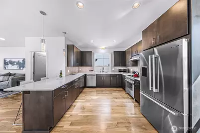 4218 Linden Avenue N, Seattle, WA 98103 - Photo 12