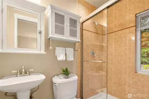 8619 NE 24th St, Clyde Hill, WA 98004 - Photo 34