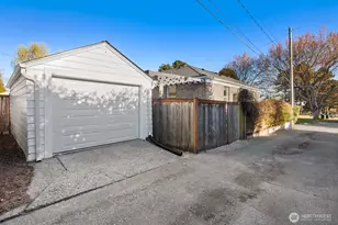 2106 NW 77th St, Seattle, WA 98117 - Photo 28