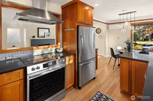 2106 NW 77th St, Seattle, WA 98117 - Photo 10