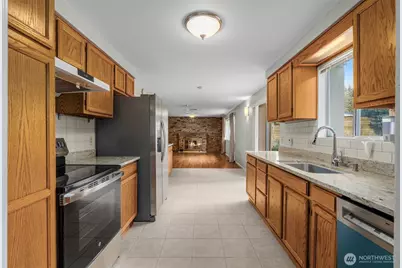 11516 Bartlett Ave NE, Seattle, WA 98125 - Photo 6