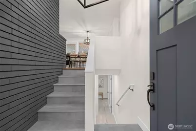 18330 47th Place NE, Lake Forest Park, WA 98155 - Photo 2