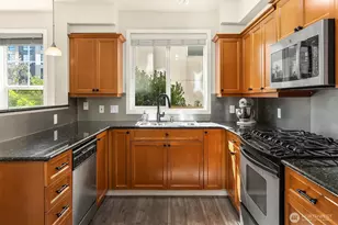 530 4th Ave W, Seattle, WA 98119 - Photo 14