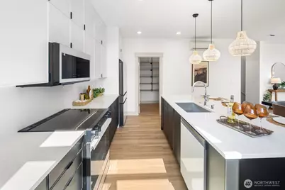 2931 39th Avenue SW, Seattle, WA 98116 - Photo 8