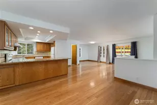 2340 Kelso Dr, Kelso, WA 98626 - Photo 4