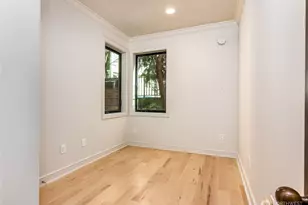 21 W Comstock St, Seattle, WA 98119 - Photo 16