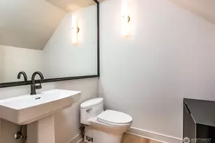 21 W Comstock St, Seattle, WA 98119 - Photo 12