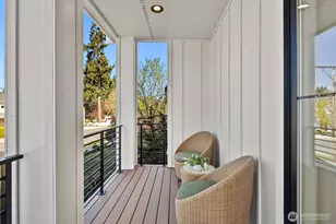 319 18th Ave, Kirkland, WA 98033 - Photo 2