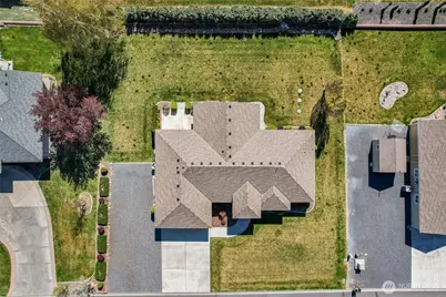 9083 SE Castlewood Drive, Moses Lake, WA 98837 - Photo 2