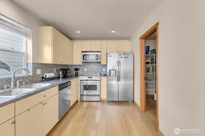 1719 SW Henderson Street, Seattle, WA 98106 - Photo 4