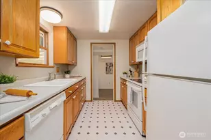 14828 Ashworth Ave N, Seattle, WA 98117 - Photo 10