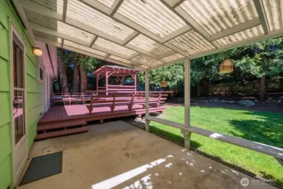 14828 Ashworth Avenue N, Seattle, WA 98117 - Photo 32