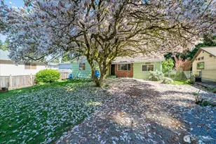 14828 Ashworth Ave N, Seattle, WA 98117 - Photo 2