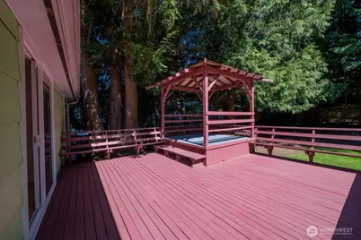 14828 Ashworth Avenue N, Seattle, WA 98117 - Photo 30