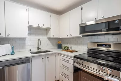 308 Summit Avenue E #203, Seattle, WA 98102 - Photo 6