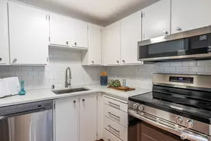 308 Summit Ave E, Seattle, WA 98102 - Photo 6