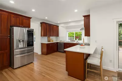 10729 23rd Avenue NE, Seattle, WA 98125 - Photo 16