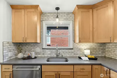 3919 Midvale Avenue N, Seattle, WA 98103 - Photo 16