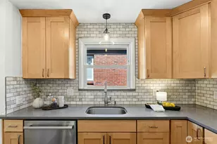 3919 Midvale Ave N, Seattle, WA 98103 - Photo 16