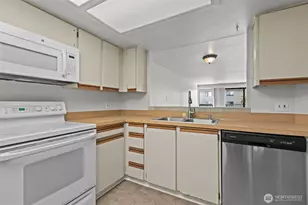 500 W Roy St, Seattle, WA 98119 - Photo 12