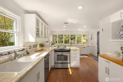 4340 NE 56th Street, Seattle, WA 98105 - Photo 12